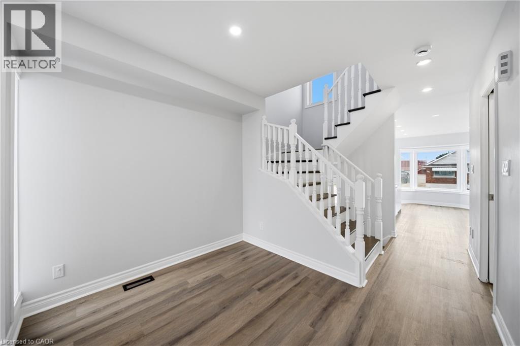 233B Vine Street, St. Catharines, ON - Indoor Photo Showing Other Room