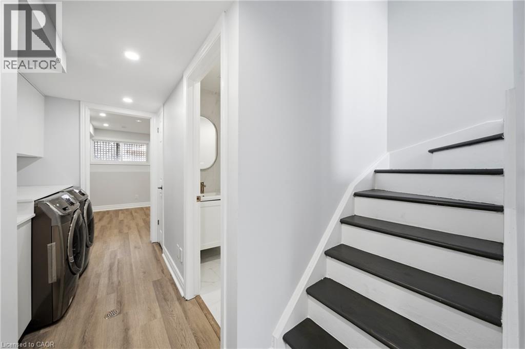 233B Vine Street, St. Catharines, ON - Indoor Photo Showing Laundry Room