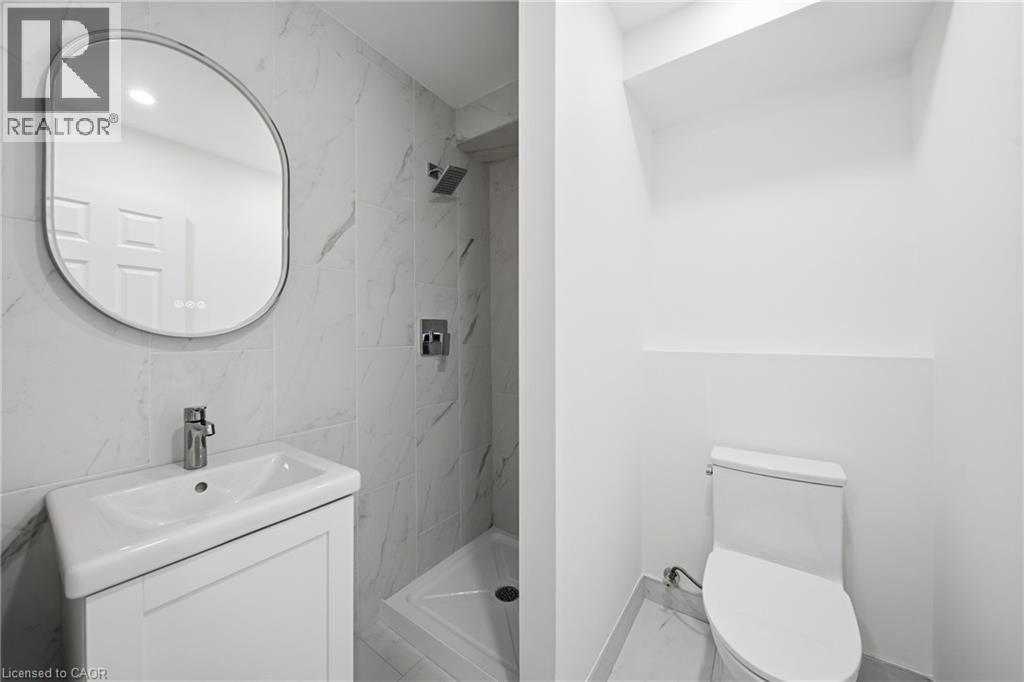 233B Vine Street, St. Catharines, ON - Indoor Photo Showing Bathroom