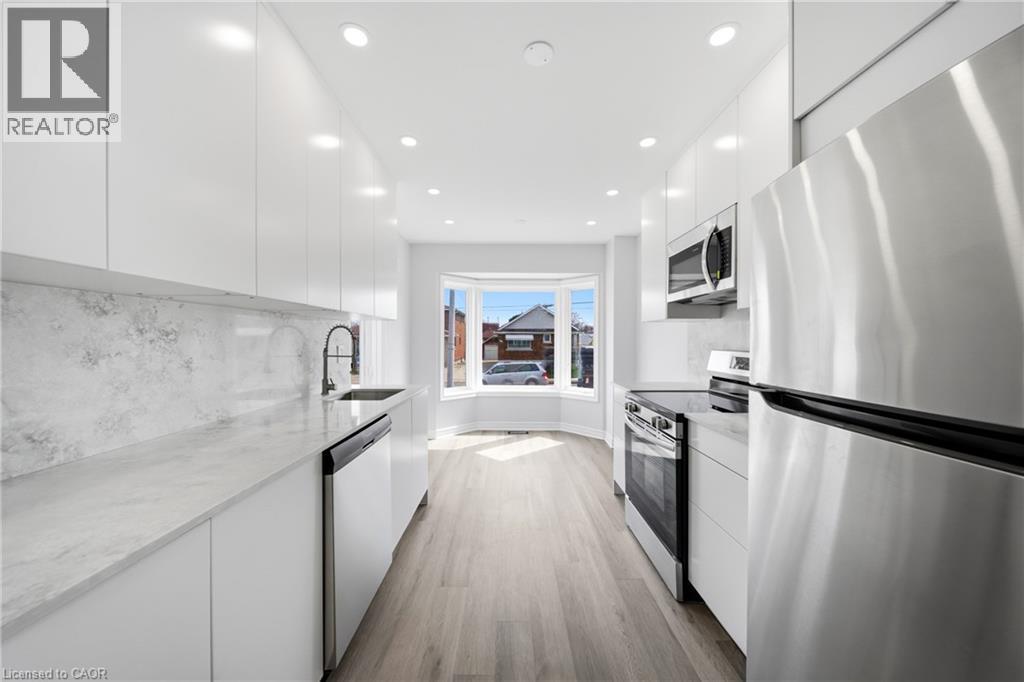 233B Vine Street, St. Catharines, ON - Indoor Photo Showing Kitchen With Stainless Steel Kitchen With Upgraded Kitchen