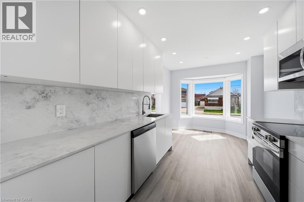 233B Vine Street, St. Catharines, ON - Indoor Photo Showing Kitchen With Stainless Steel Kitchen With Upgraded Kitchen