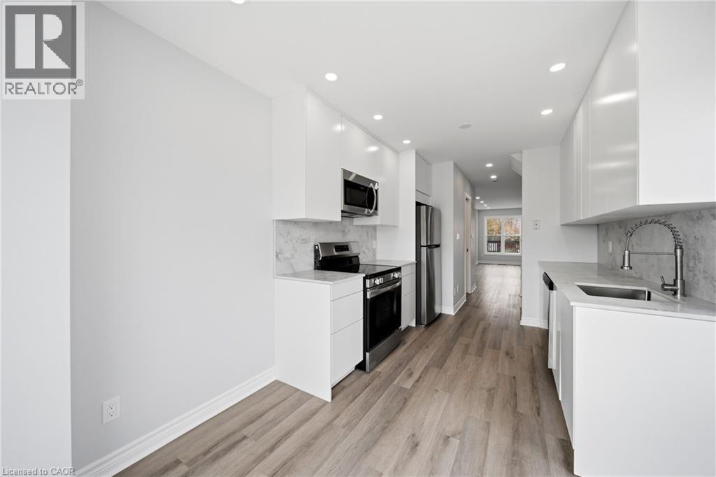 233B Vine Street, St. Catharines, ON - Indoor Photo Showing Kitchen