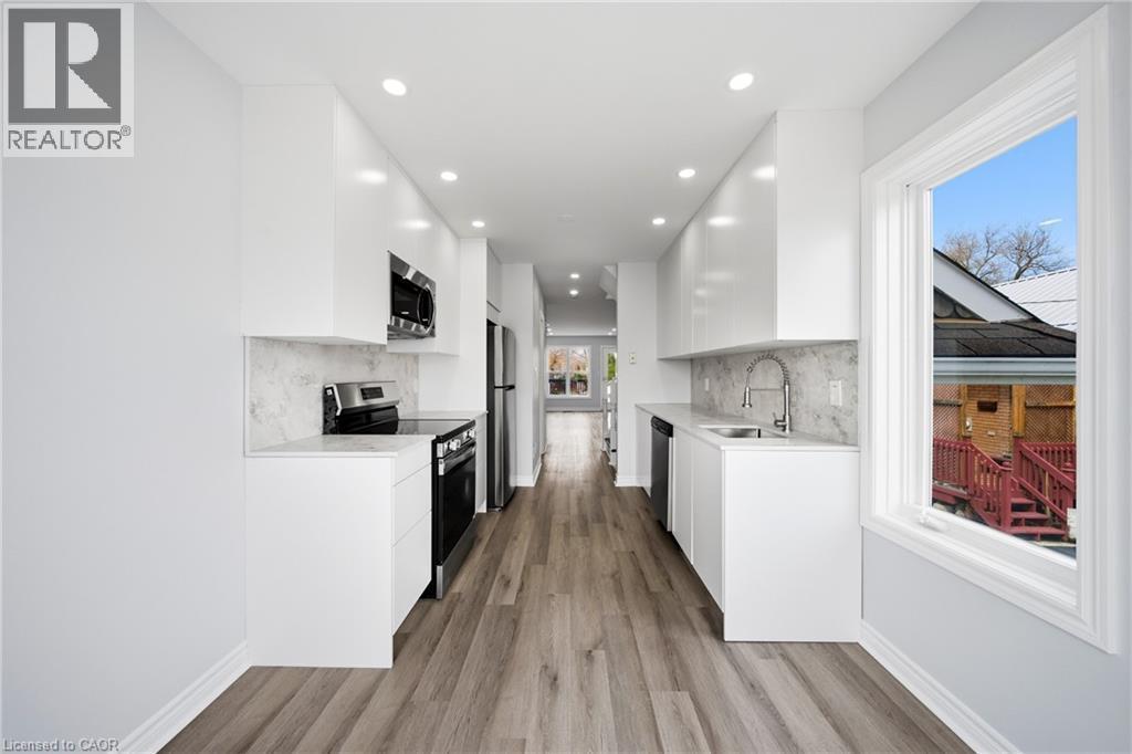 233B Vine Street, St. Catharines, ON - Indoor Photo Showing Kitchen