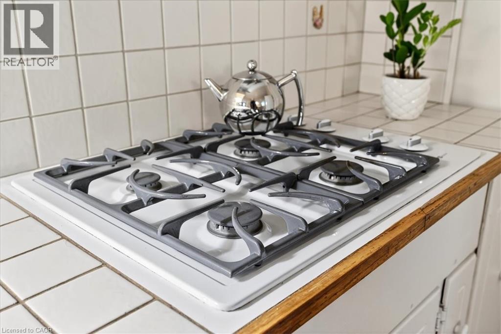 139 Queen Street S, Hamilton, ON - Indoor Photo Showing Kitchen