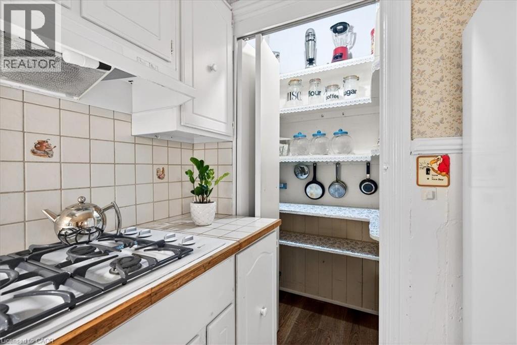 139 Queen Street S, Hamilton, ON - Indoor Photo Showing Kitchen
