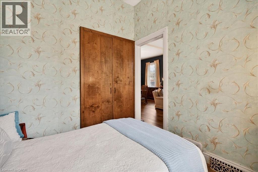 139 Queen Street S, Hamilton, ON - Indoor Photo Showing Bedroom