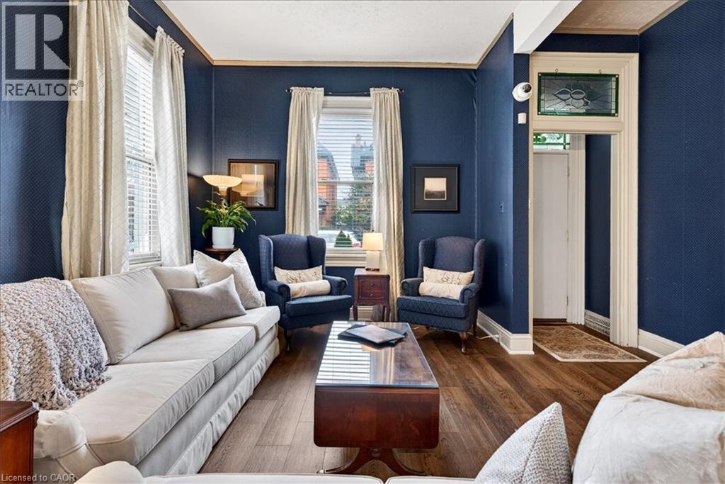 139 Queen Street S, Hamilton, ON - Indoor Photo Showing Living Room