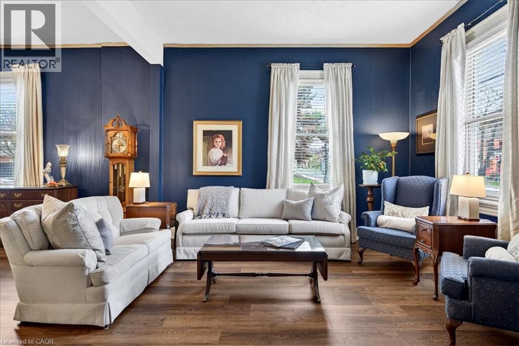139 Queen Street S, Hamilton, ON - Indoor Photo Showing Living Room