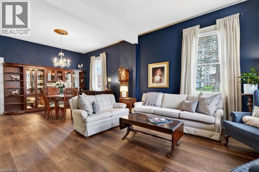 139 Queen Street S, Hamilton, ON - Indoor Photo Showing Living Room