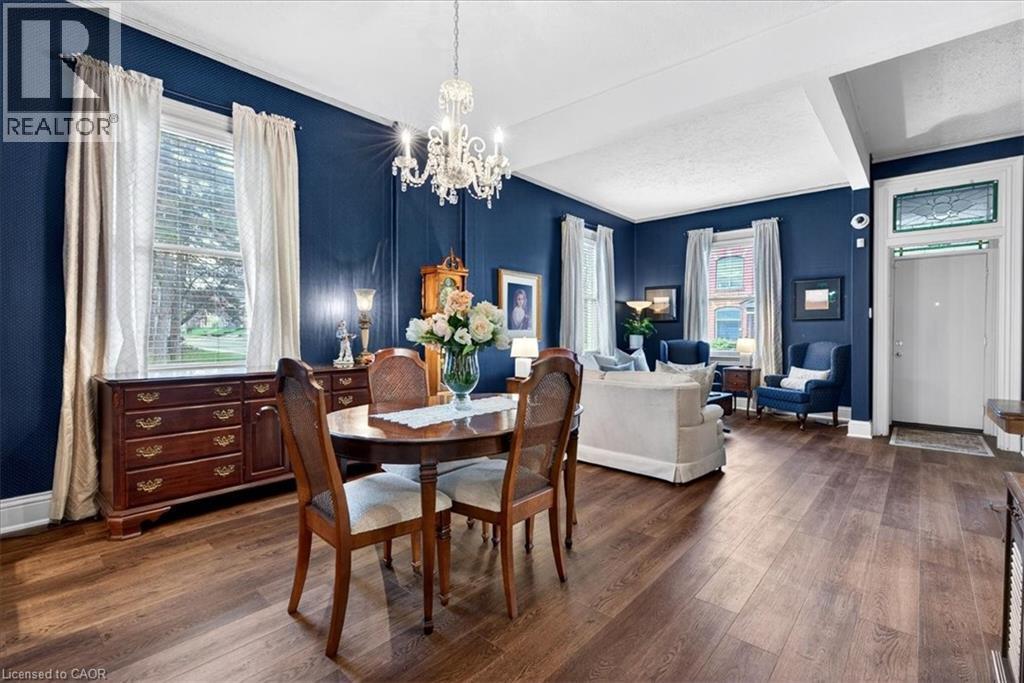 139 Queen Street S, Hamilton, ON - Indoor Photo Showing Dining Room