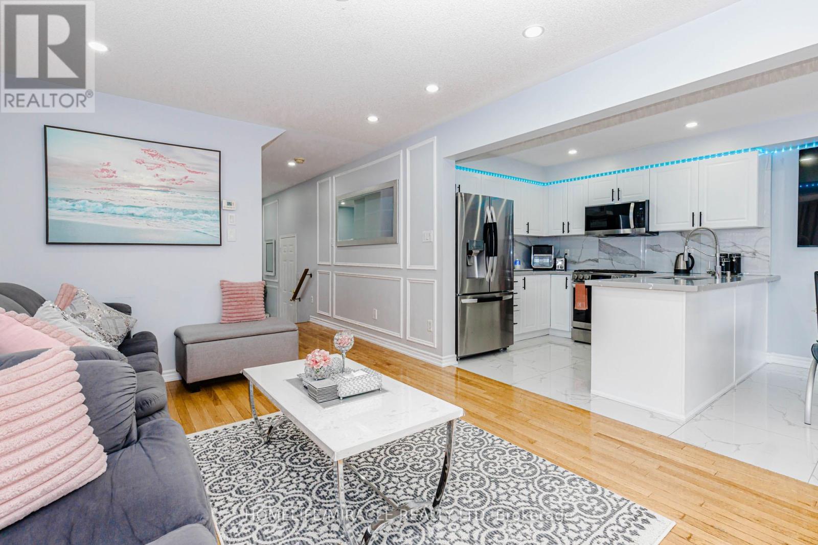 60 Bushmill Circle, Brampton, ON - Indoor Photo Showing Living Room