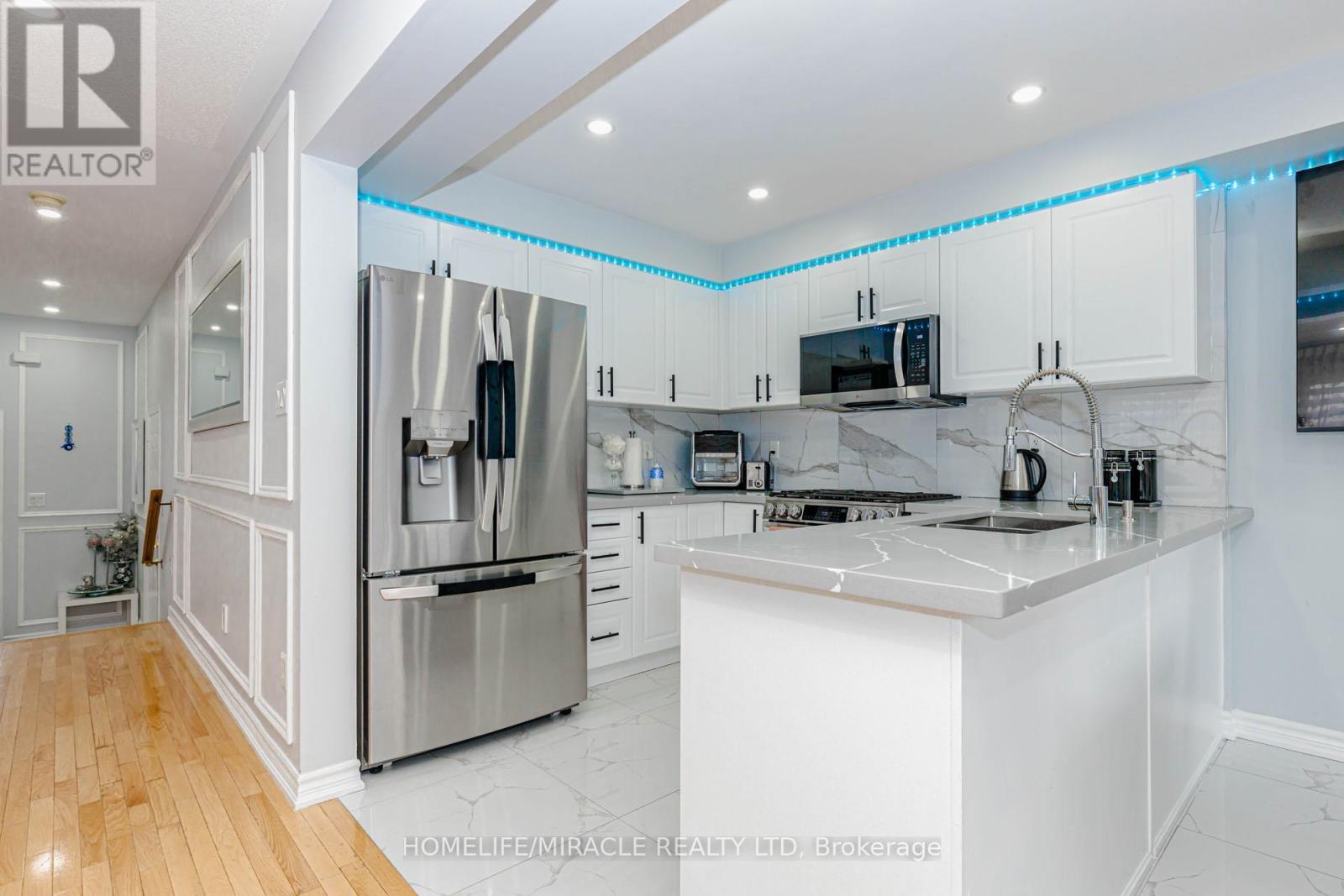 60 Bushmill Circle, Brampton, ON - Indoor Photo Showing Kitchen