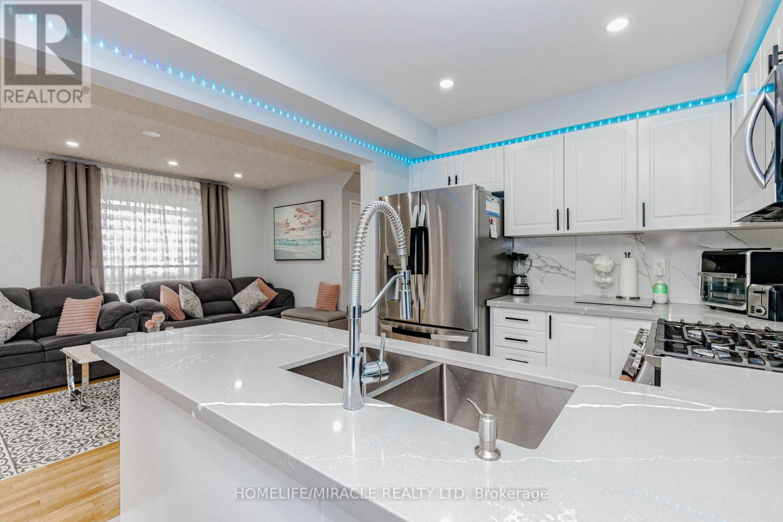 60 Bushmill Circle, Brampton, ON - Indoor Photo Showing Kitchen With Double Sink