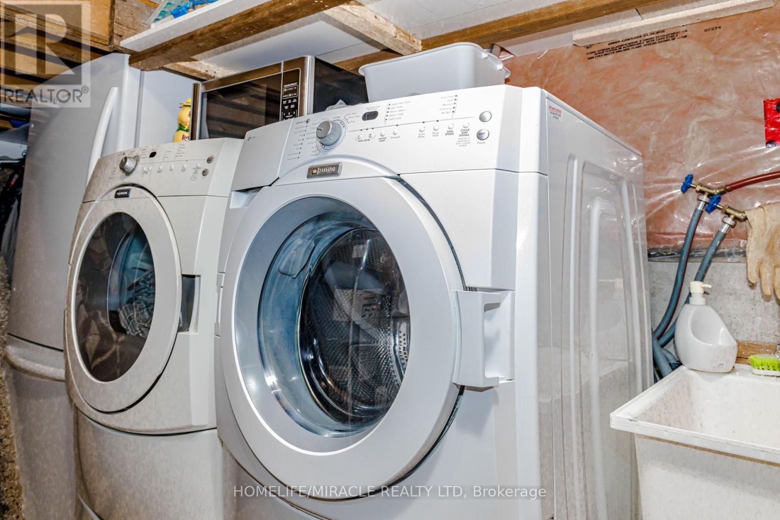 60 Bushmill Circle, Brampton, ON - Indoor Photo Showing Laundry Room