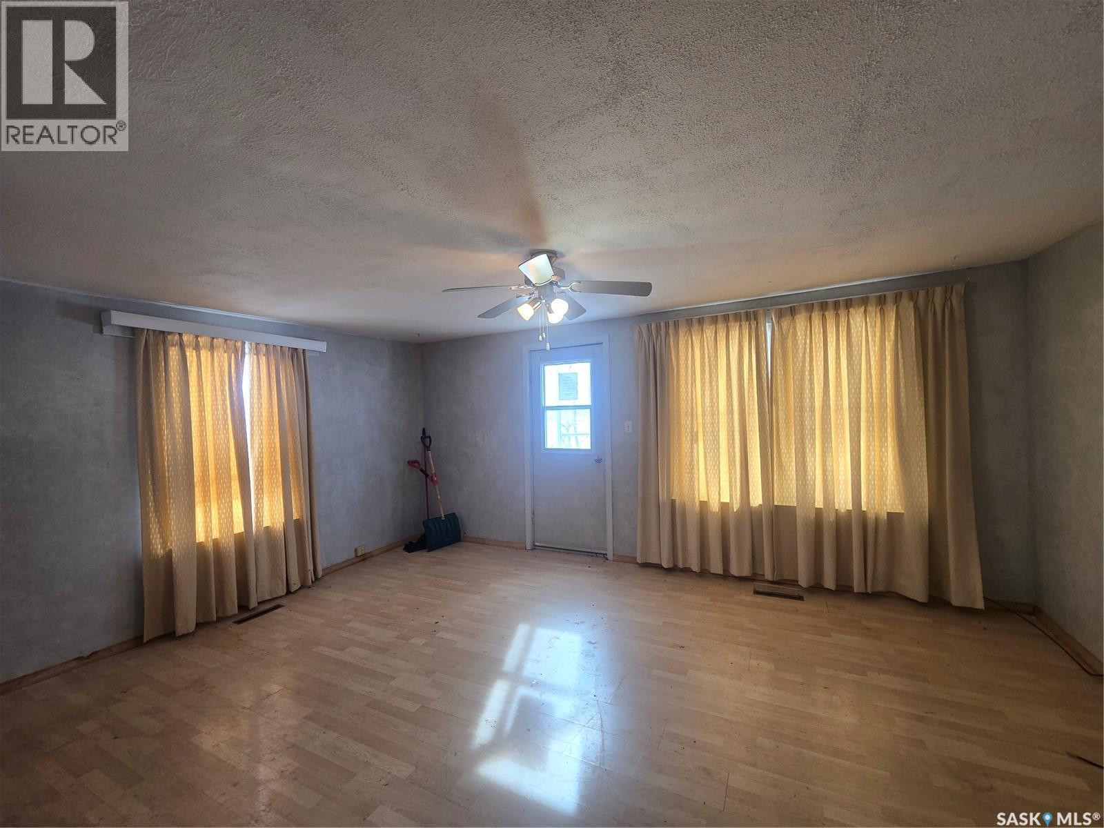 803 Hall Street, Loreburn, SK - Indoor Photo Showing Other Room