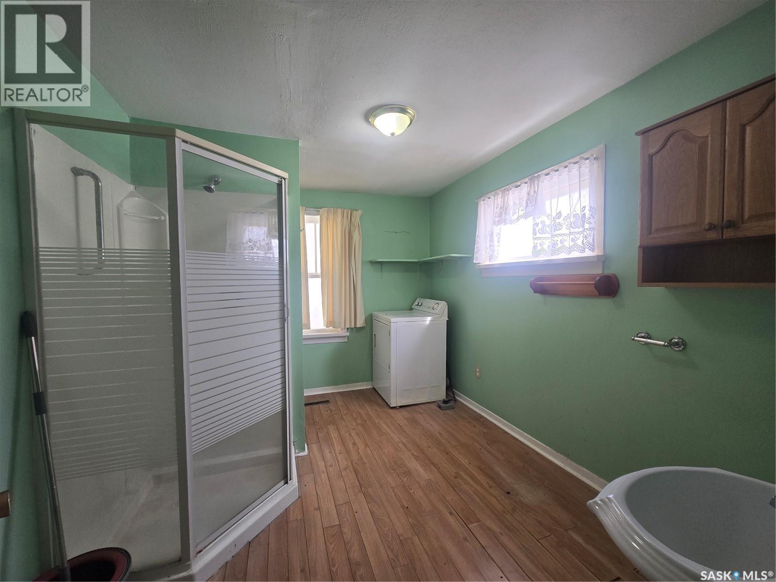 803 Hall Street, Loreburn, SK - Indoor Photo Showing Bathroom