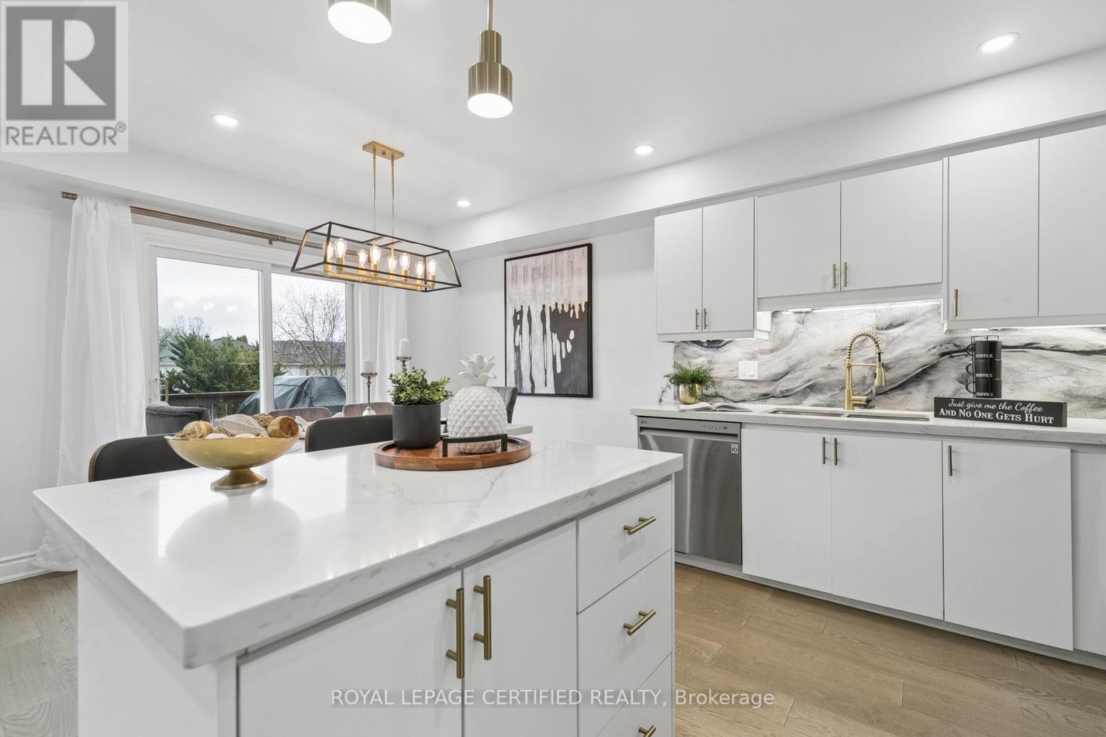 22 Golden Terrace Court, Kitchener, ON - Indoor Photo Showing Kitchen With Upgraded Kitchen