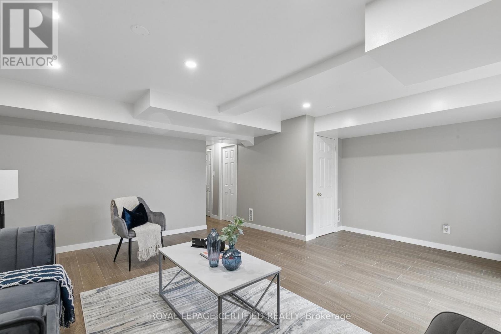 22 Golden Terrace Court, Kitchener, ON - Indoor Photo Showing Living Room