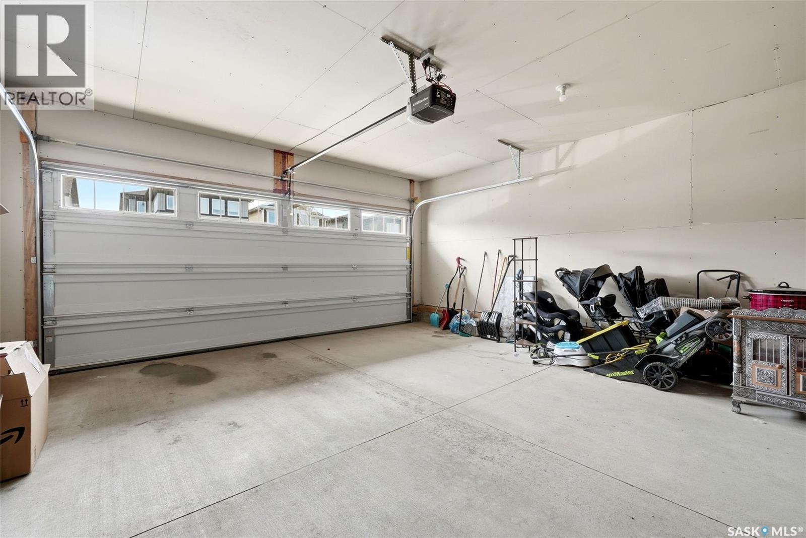 5517 Norseman Crescent, Regina, SK - Indoor Photo Showing Garage