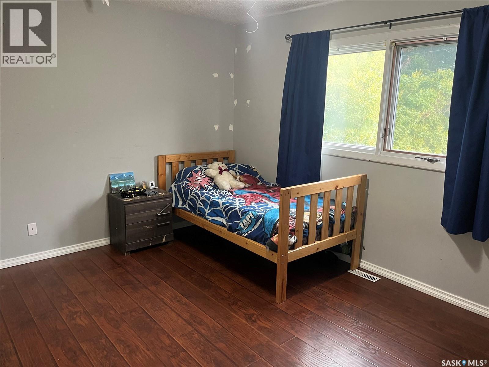 206 3Rd Avenue, Caronport, SK - Indoor Photo Showing Bedroom