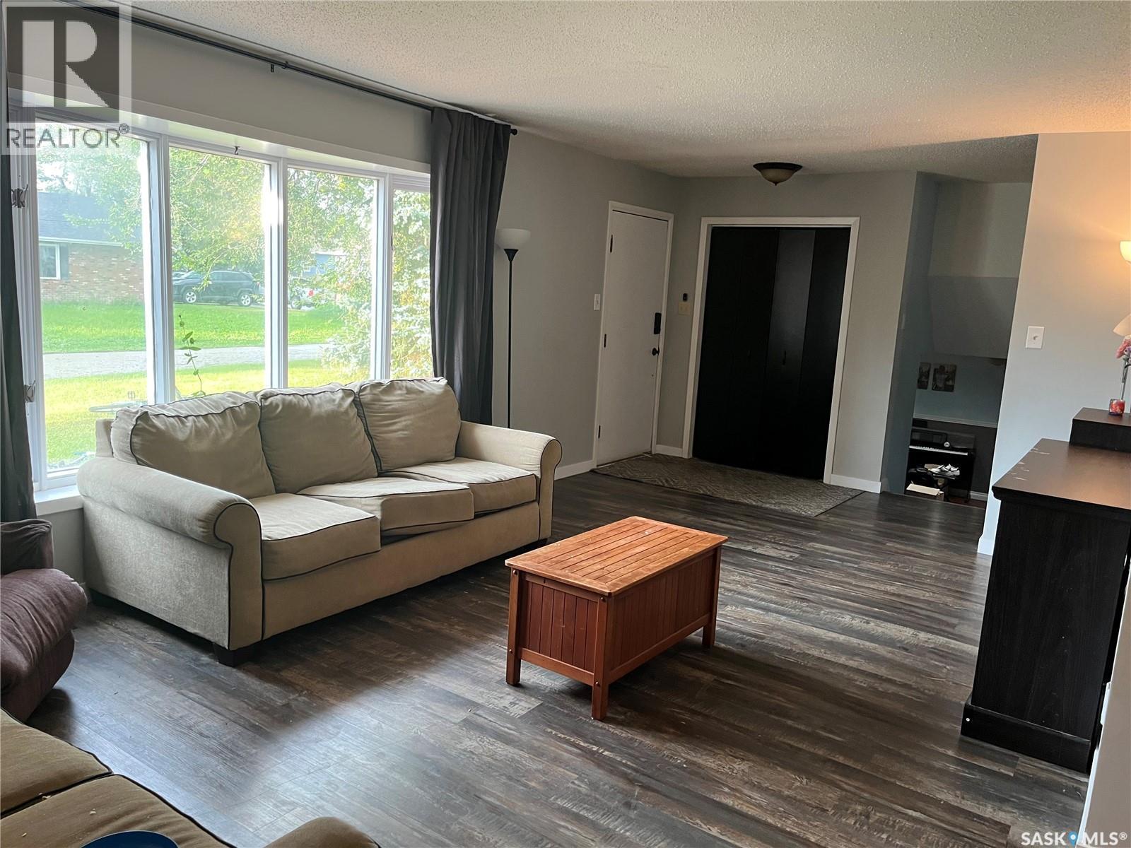 206 3Rd Avenue, Caronport, SK - Indoor Photo Showing Living Room