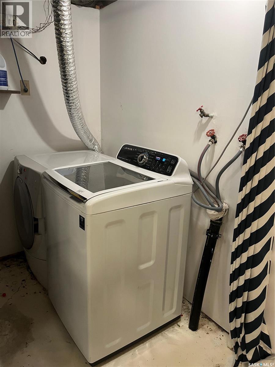 206 3Rd Avenue, Caronport, SK - Indoor Photo Showing Laundry Room