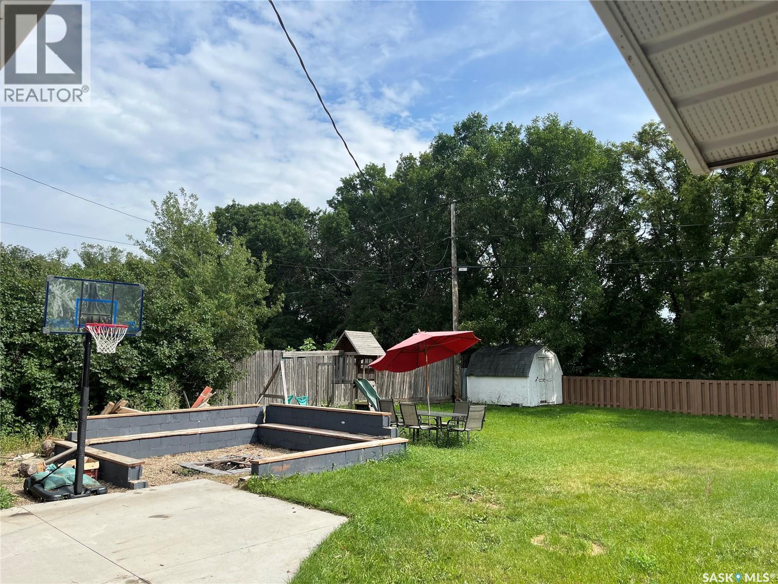 206 3Rd Avenue, Caronport, SK - Outdoor