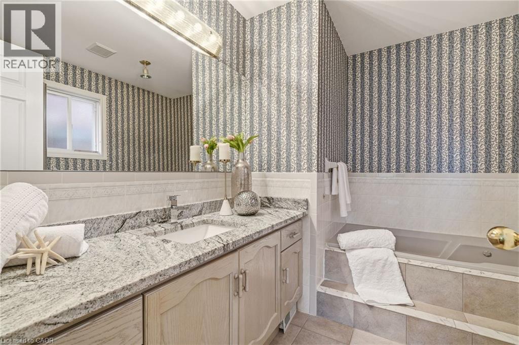 Lovely 4 PC Ensuite w/sep Shower & jetted Tub - 1156 Augustus Drive, Burlington, ON - Indoor Photo Showing Bathroom