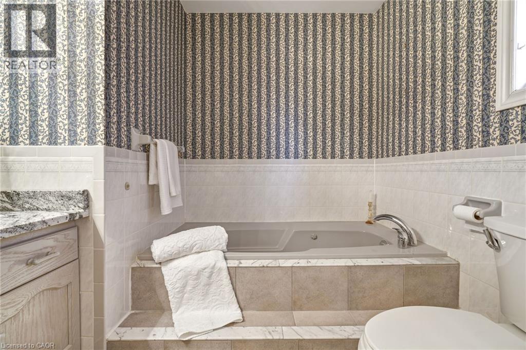 1156 Augustus Drive, Burlington, ON - Indoor Photo Showing Bathroom