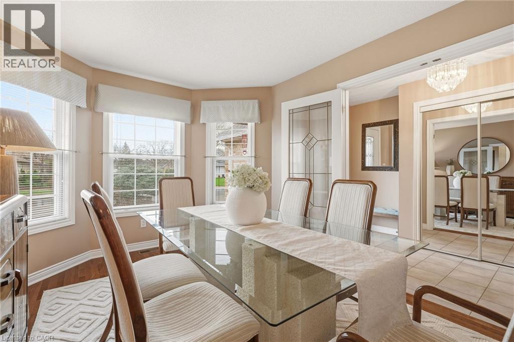 1156 Augustus Drive, Burlington, ON - Indoor Photo Showing Dining Room