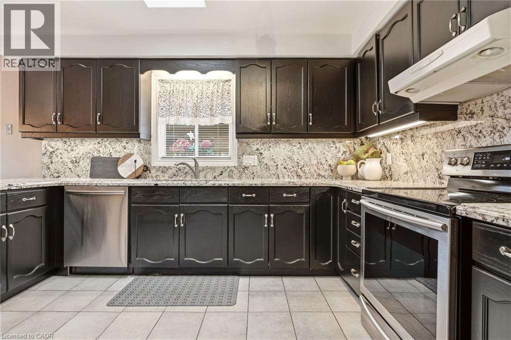 Family sized Kitchen w/s/s/Appliances - 1156 Augustus Drive, Burlington, ON - Indoor Photo Showing Kitchen