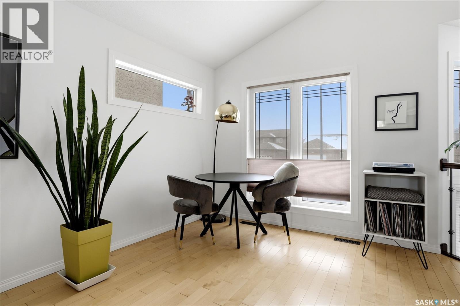 4014 Cumberland Road E, Regina, SK - Indoor