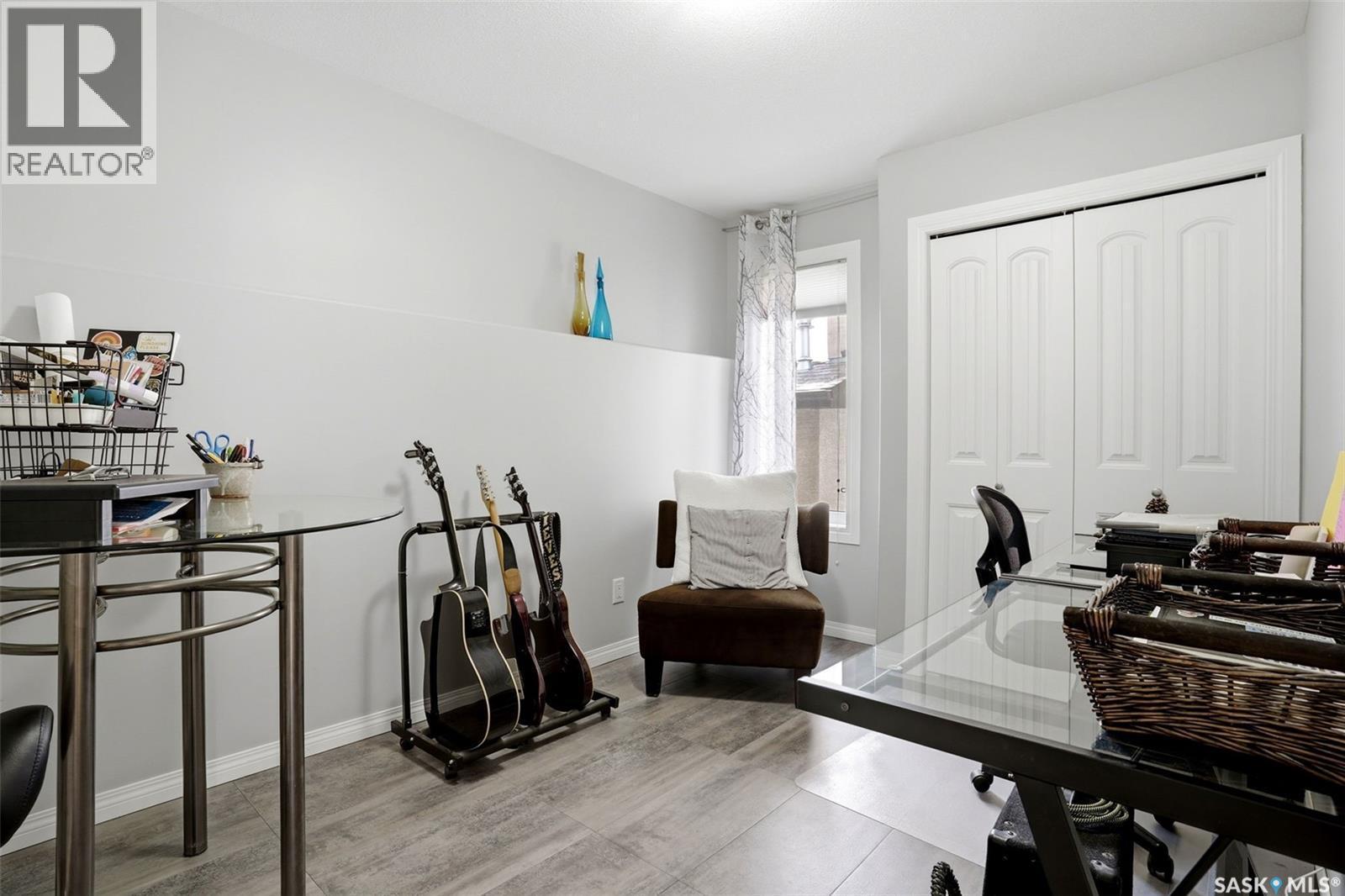 4014 Cumberland Road E, Regina, SK - Indoor