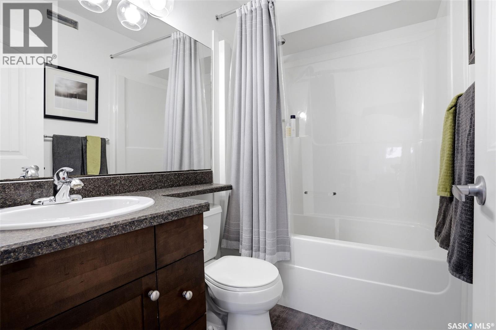 4014 Cumberland Road E, Regina, SK - Indoor Photo Showing Bathroom