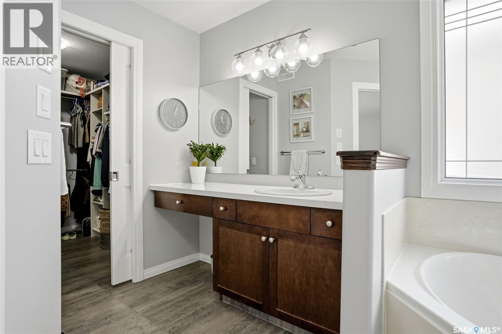 4014 Cumberland Road E, Regina, SK - Indoor Photo Showing Bathroom