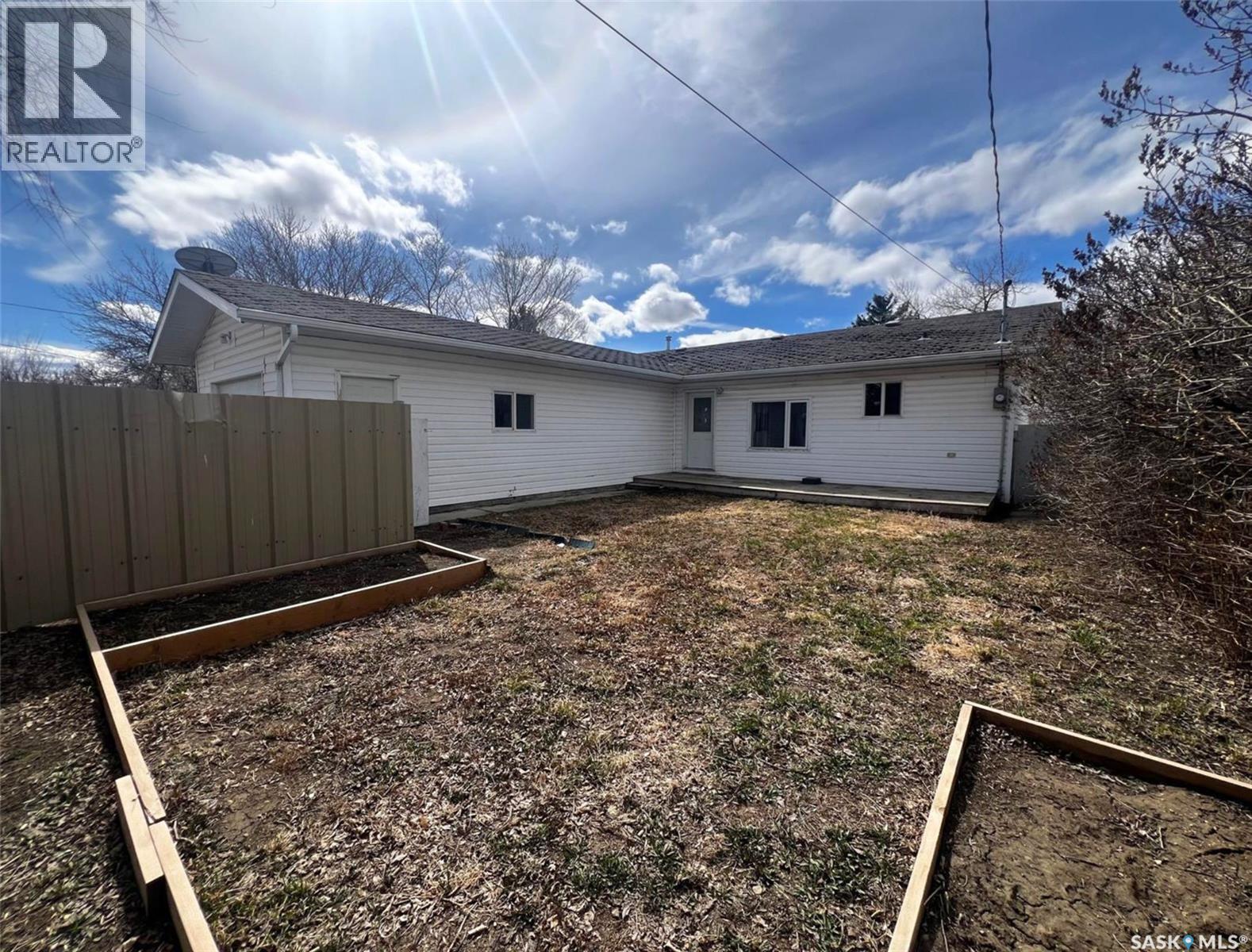 349 10Th Avenue Nw, Swift Current, SK - Outdoor