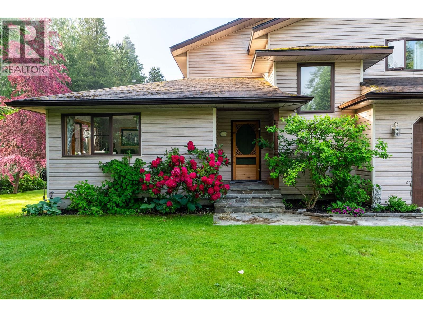 6158 Redfish Road, Nelson, BC