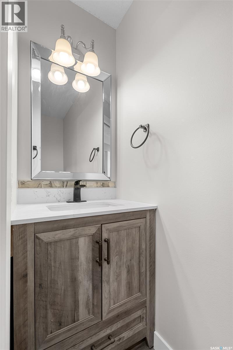 5064 10Th Avenue, Regina, SK - Indoor Photo Showing Bathroom