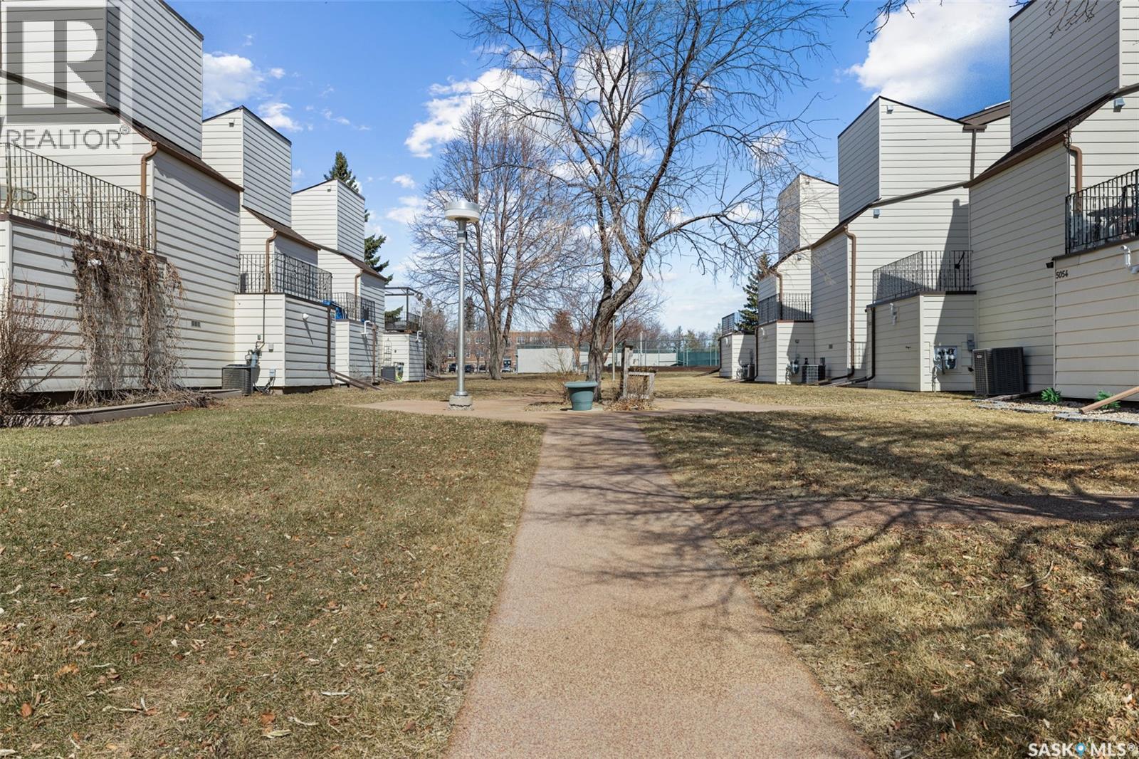 5064 10Th Avenue, Regina, SK - Outdoor