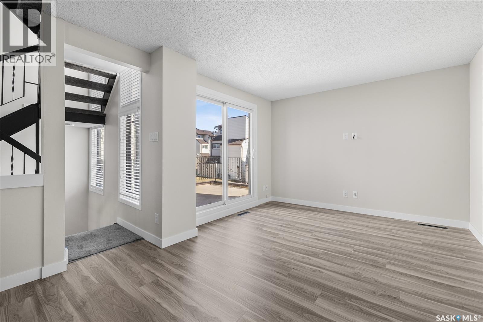 5064 10Th Avenue, Regina, SK - Indoor Photo Showing Other Room