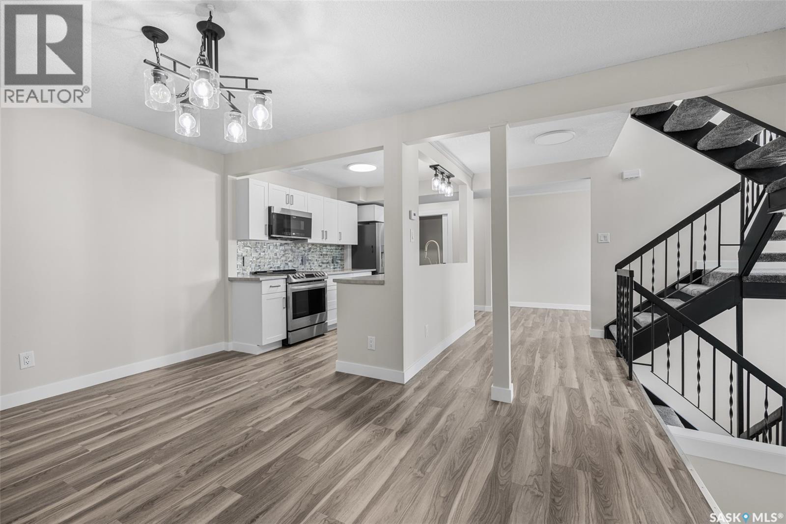 5064 10Th Avenue, Regina, SK - Indoor Photo Showing Kitchen