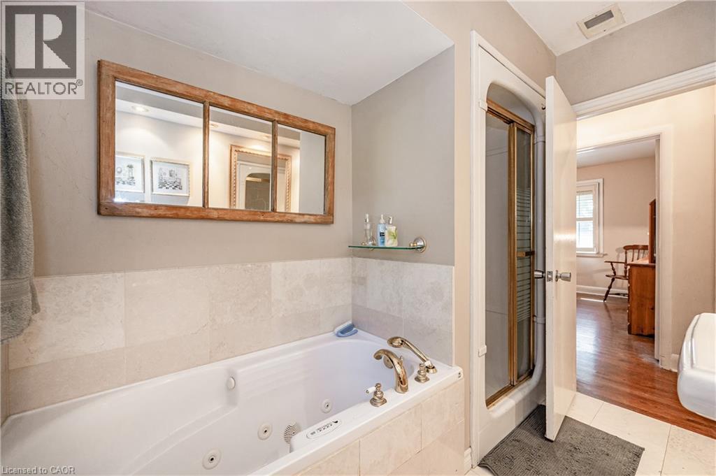 Main Floor Bathroom - 557 Stillwater Crescent, Burlington, ON - Indoor Photo Showing Bathroom