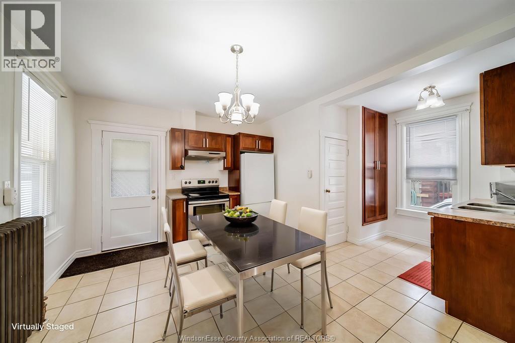 151 Curry Ave, Windsor, ON - Indoor Photo Showing Kitchen