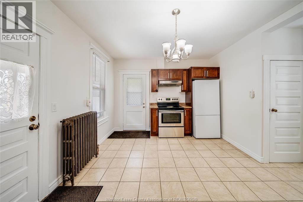 151 Curry Ave, Windsor, ON - Indoor Photo Showing Kitchen