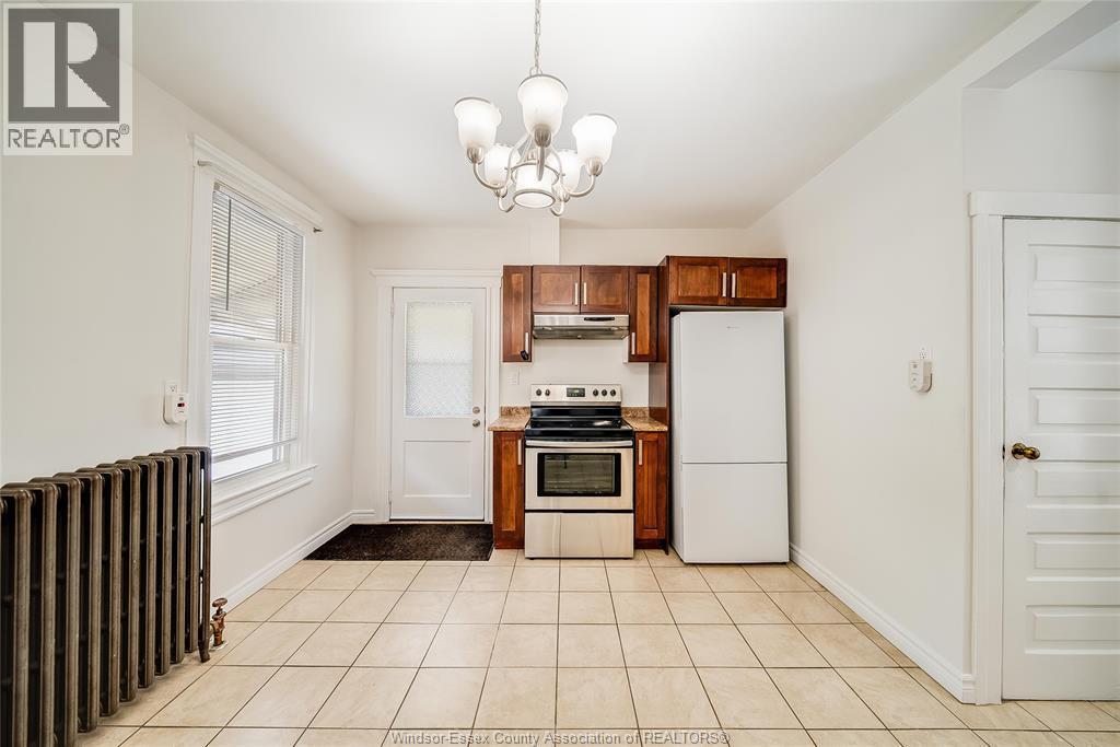151 Curry Ave, Windsor, ON - Indoor Photo Showing Kitchen