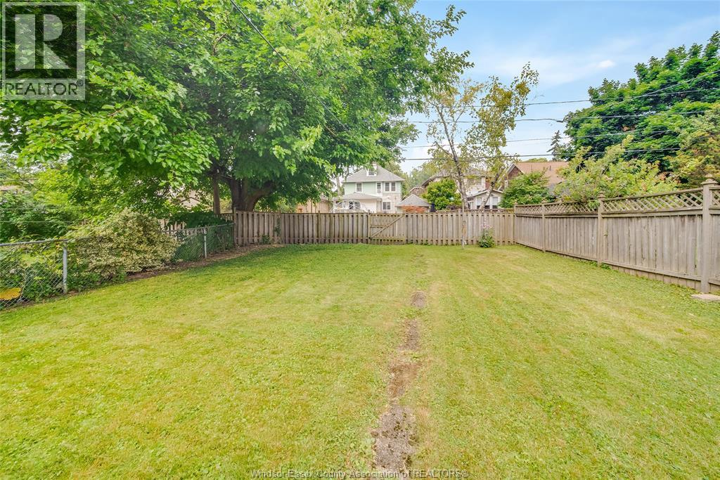 151 Curry Ave, Windsor, ON - Outdoor With Backyard