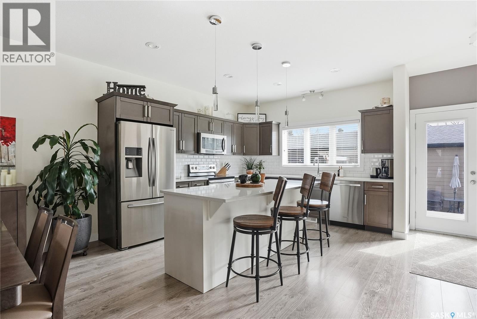 118 3Rd Street E, Saskatoon, SK - Indoor Photo Showing Kitchen With Upgraded Kitchen