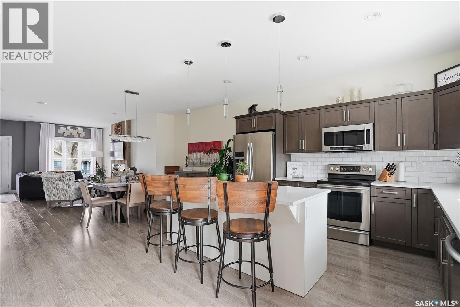 118 3Rd Street E, Saskatoon, SK - Indoor Photo Showing Kitchen With Upgraded Kitchen