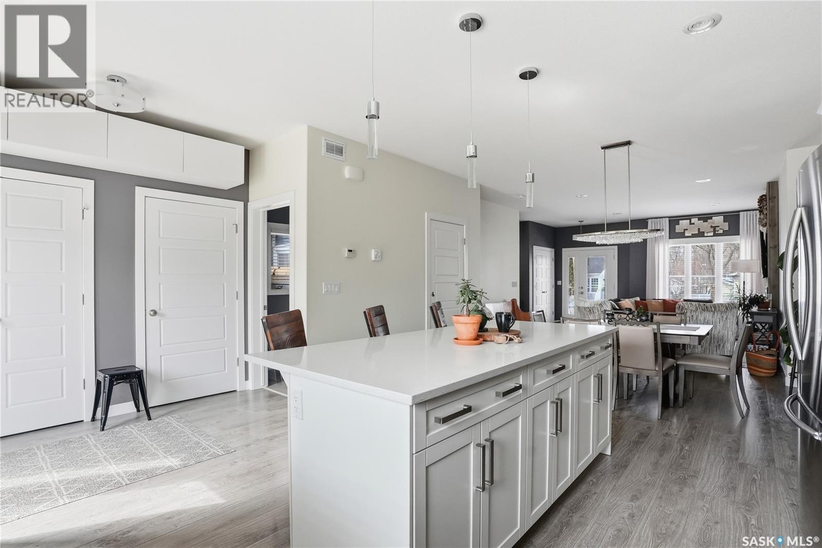 118 3Rd Street E, Saskatoon, SK - Indoor Photo Showing Kitchen With Upgraded Kitchen