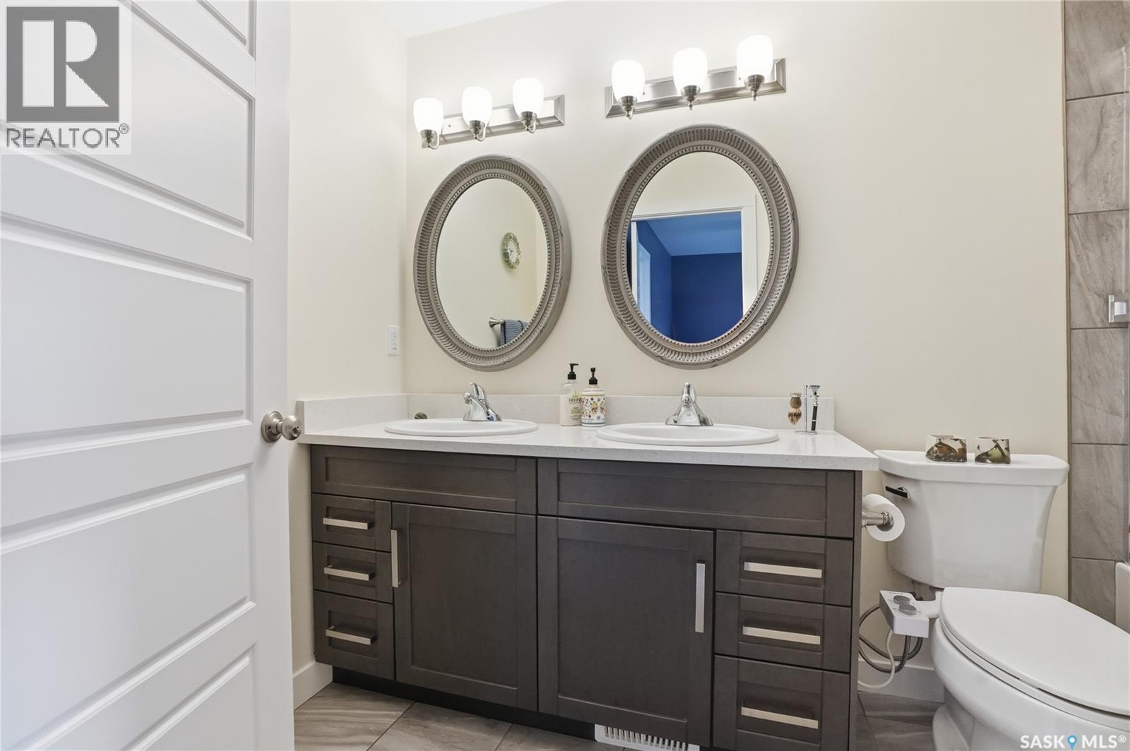 118 3Rd Street E, Saskatoon, SK - Indoor Photo Showing Bathroom